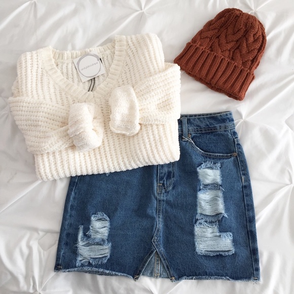 ❗️One Left❗️NWT V-Neck Long Sleeve Sweater - Picture 4 of 8